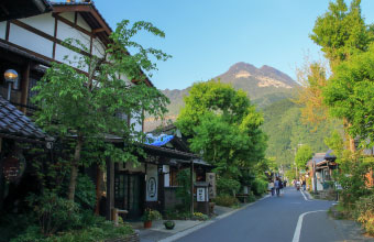 メインストリート 湯の坪街道